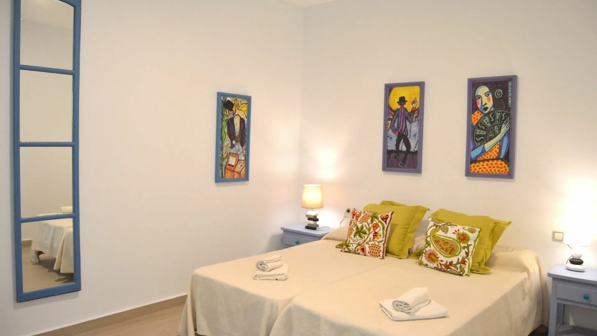 Apartamentos Calle Melancolia Cadiz Spain